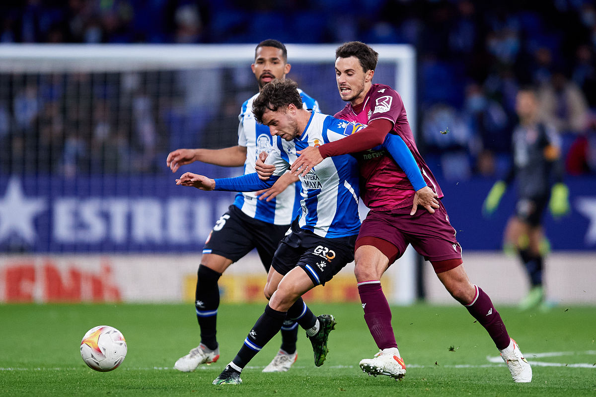 开元官网-男篮对阵尤文图特赛前王岚嵚采访